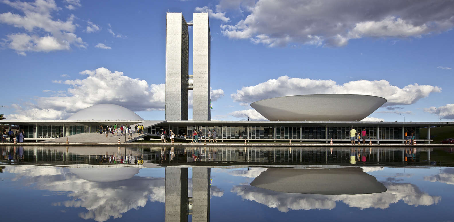 http://julidays.com/images/main/brasil/julidays-destinos-brasil-parlamentobrasilia-04.jpg